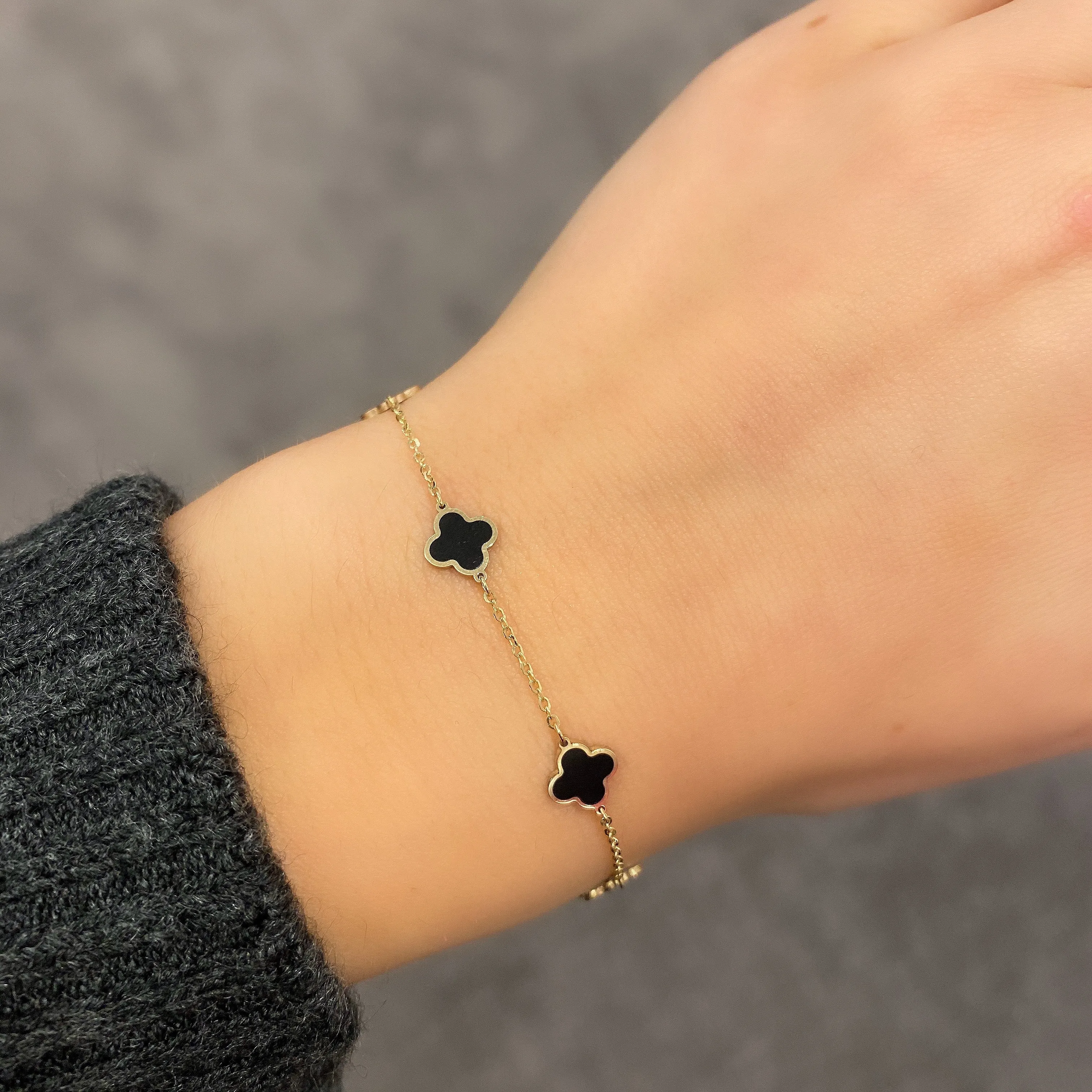 14K GOLD ONYX SMALL MEGAN CLOVER BRACELET