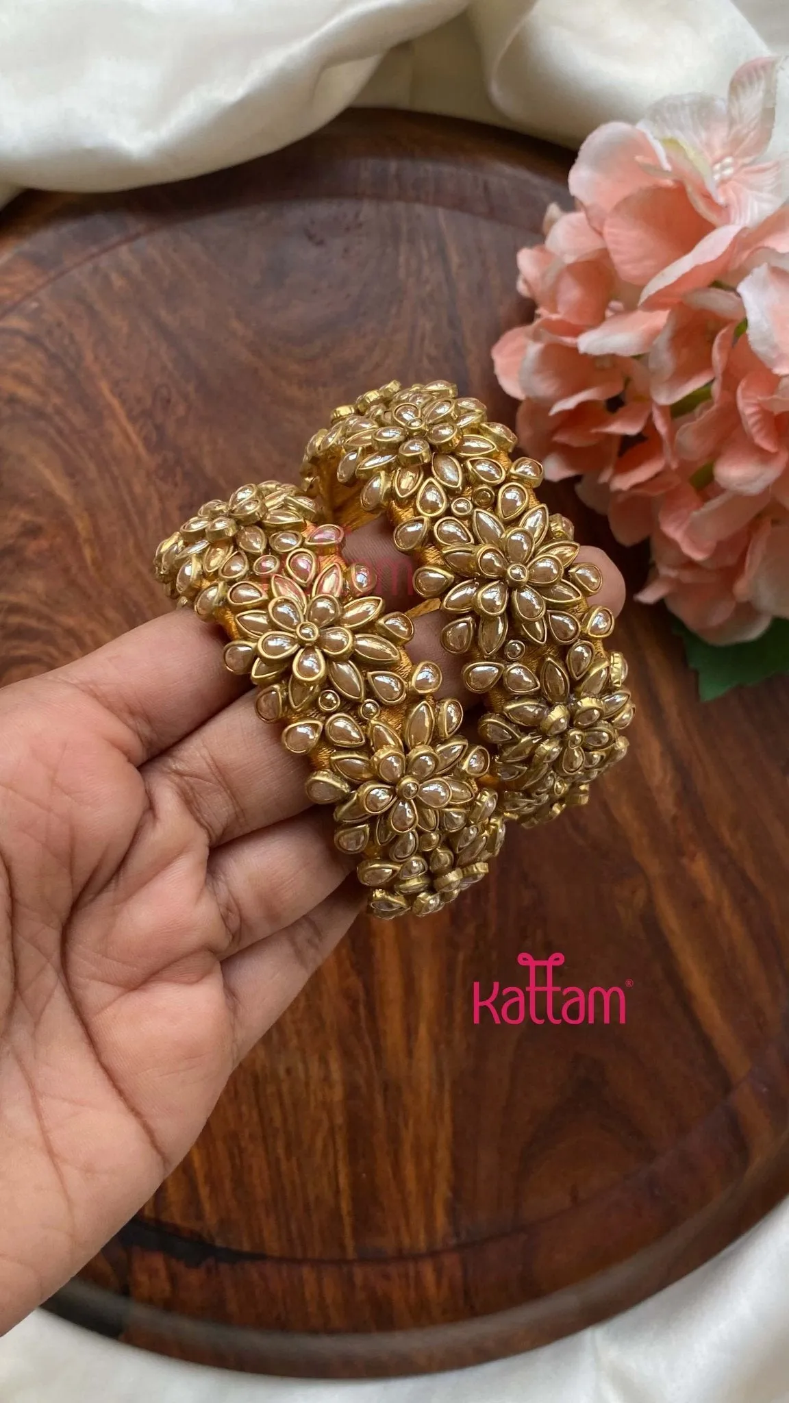 3D Kundan Golden Flower Bangle Set