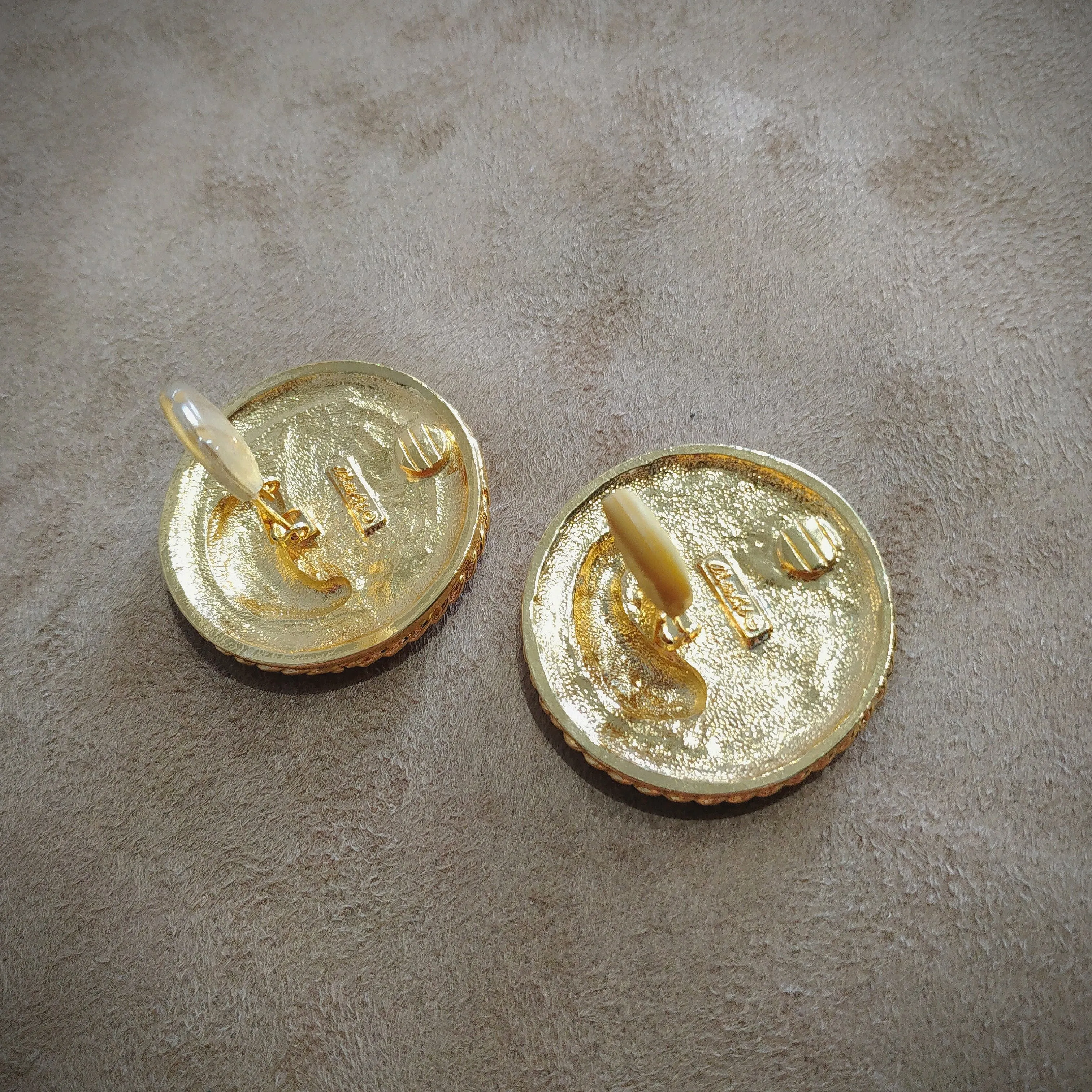 Alexis Kirk Vintage Gold Round Clip on Earrings