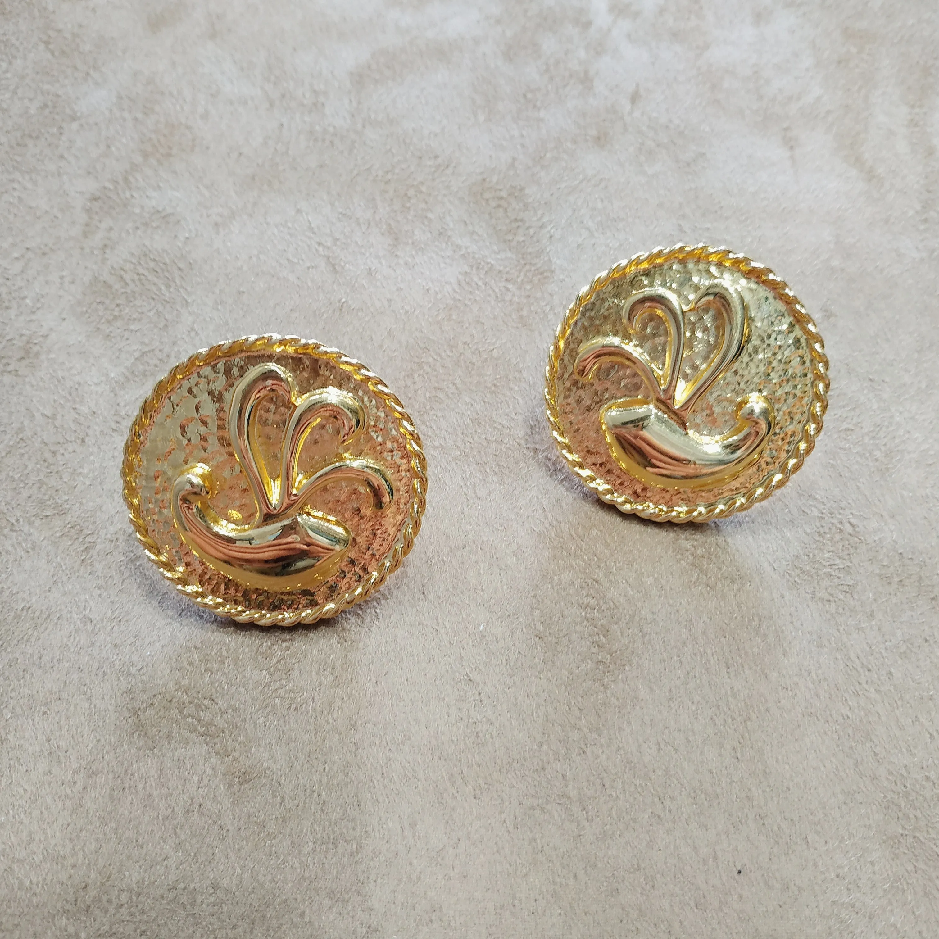 Alexis Kirk Vintage Gold Round Clip on Earrings