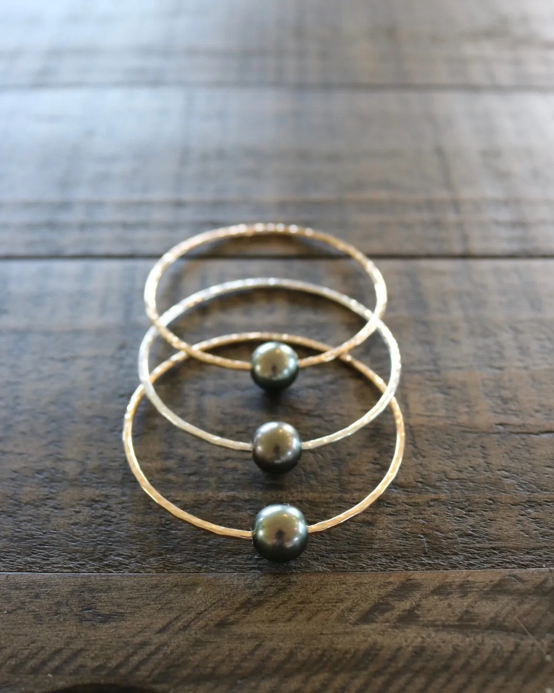 Black Beauty (Tahitian Pearl Bangle)