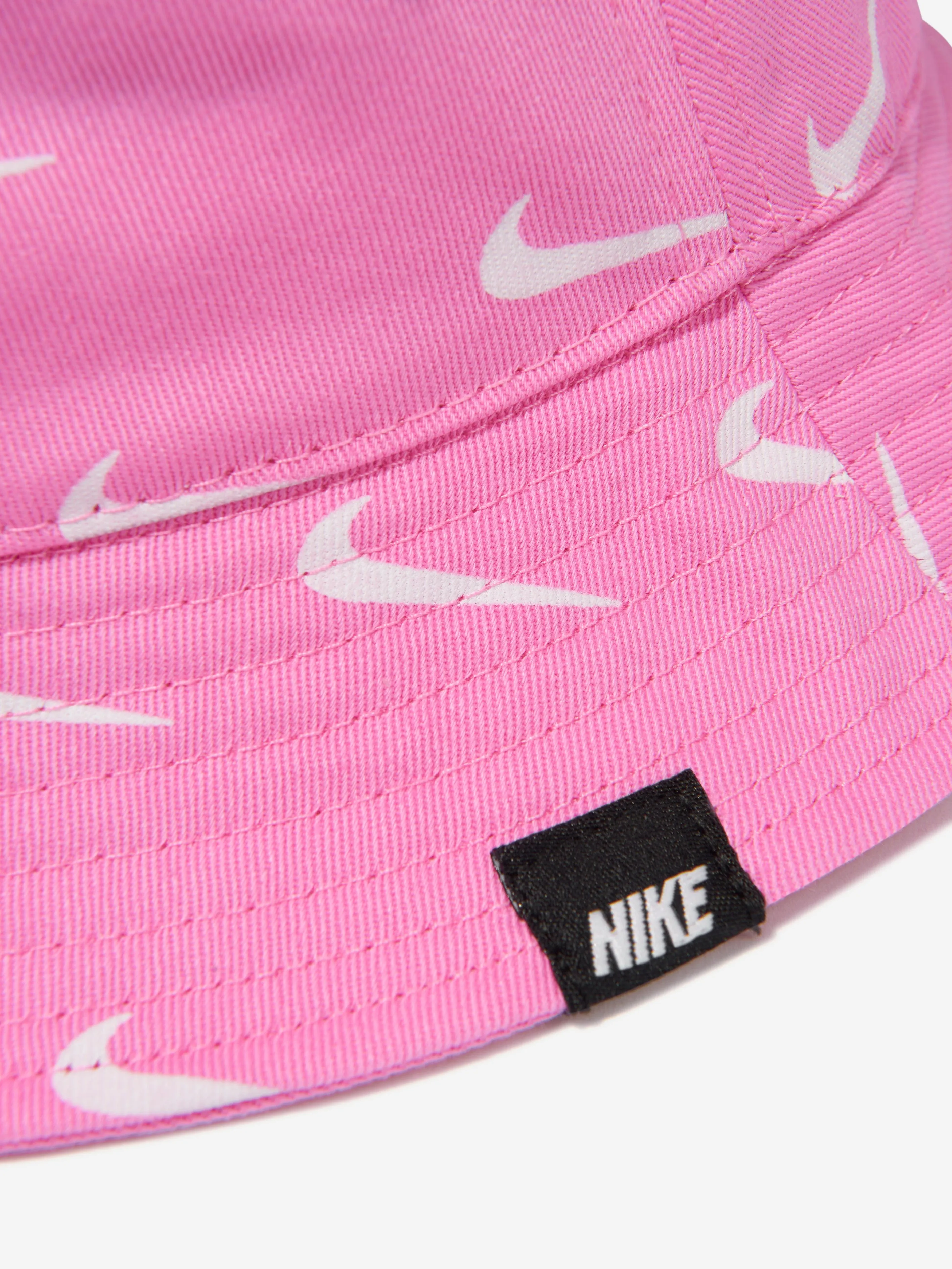 Nike Girls Swoosh Print Bucket Hat in Pink