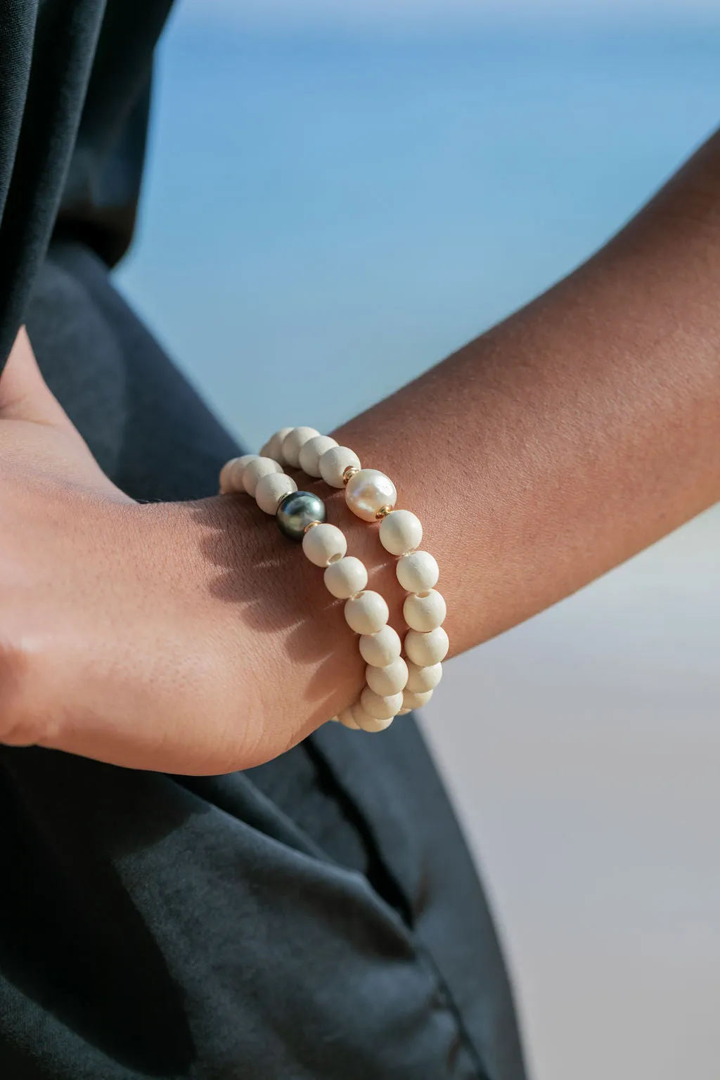 Stretchy White Pearl Light Wood Bracelet - Kahula