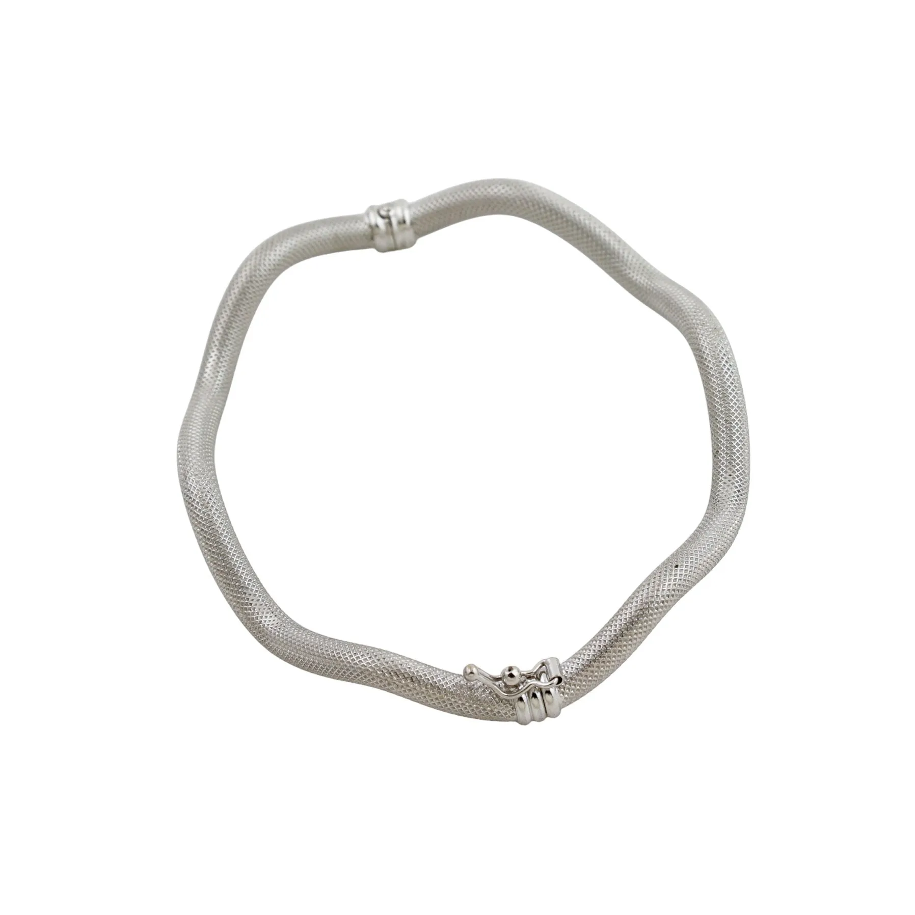 Textured 18k White Gold Wavy Bangle