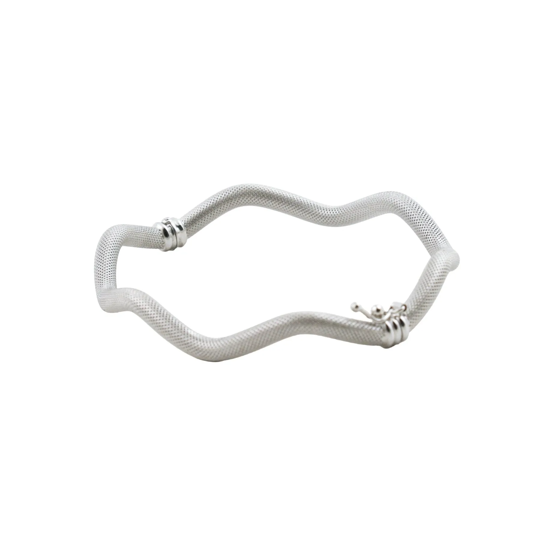 Textured 18k White Gold Wavy Bangle